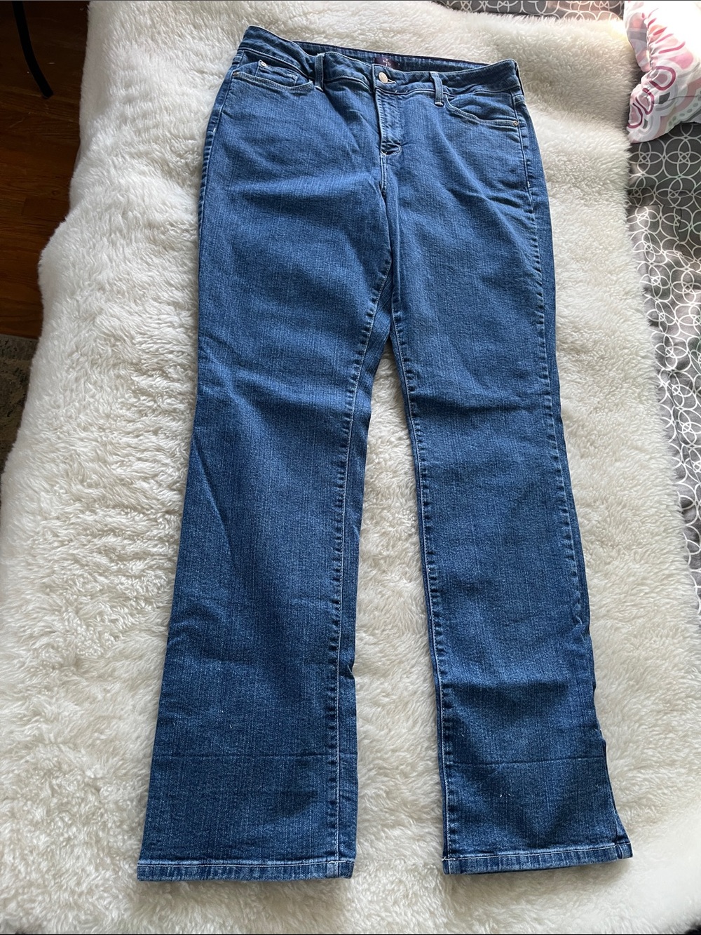 NYDJ Women's med Wash Blue Straight leg Jeans with bling pocket sz 16